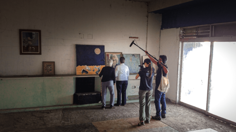 Amanda Perez and Rober Calzadilla filming a conversationg between Yarima Hidalgo and Antonieta Aagaard in A Family of Stories